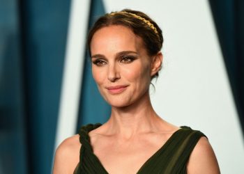 Muestran primeras imágenes completas de Natalie Portman como «Mighty Thor» en «Thor: Love and Thunder»