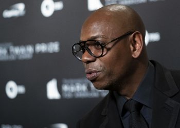 Agreden al comediante Dave Chappelle durante un espectáculo en Los Ángeles