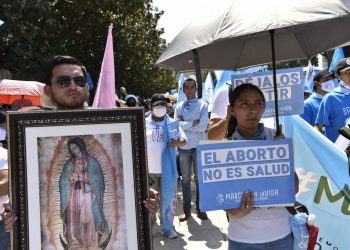 Realizan marcha en contra del aborto en Ciudad de México