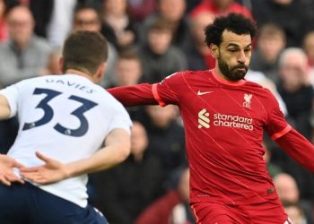 Salah lidera los goleadores de Premier League, Son Heung-min al acecho