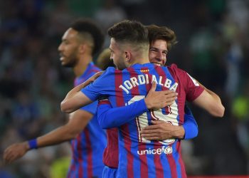 Barcelona gana 2-1 al Betis y valida su billete a Champions