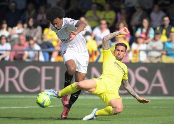 El Sevilla salva un empate en Villarreal
