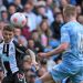 El Manchester City golea 5-0 al Newcastle y se aleja del Liverpool
