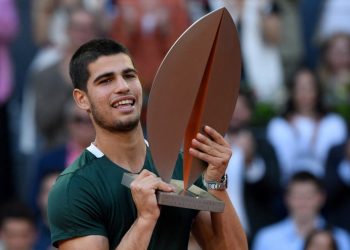 Alcaraz destrona a Zverev en Madrid y ya sueña con Roland Garros