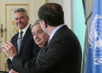 Jefe de ONU pide al mundo transitar hacia sistemas de energía sostenibles