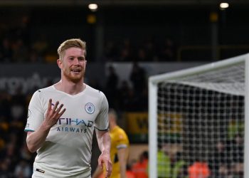 Kevin De Bruyne acerca al Manchester City al título en Inglaterra