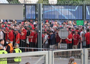 La UEFA dice que el caos previo a la final fue por «miles de entradas falsas»