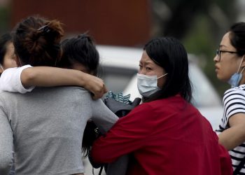 Desaparece un avión con 22 personas en Nepal