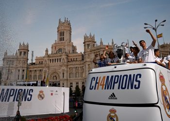 El Real Madrid se da un baño de multitudes para celebrar la «Decimocuarta»