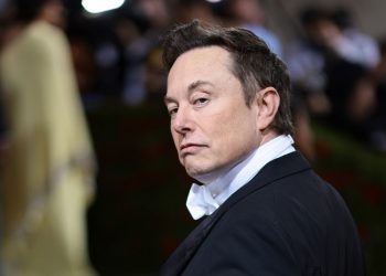 Elon Musk anuncia que suspende por ahora la compra de Twitter