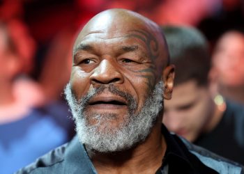 Mike Tyson no enfrentará cargos por golpear a un pasajero en un avión en EE. UU.