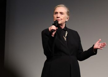 Hillary Clinton responde al discurso de Biden sobre tiroteo en escuela de Texas: «Las oraciones no son suficientes»