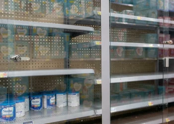 La escasez de leche para bebés en EE. UU. «no se resolverá en un día o en una semana», dijo asesor presidencial
