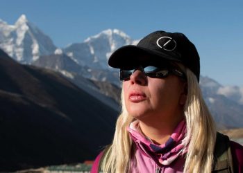 Entre este miércoles y el viernes se espera que Alfa Karina Arrué llegue a la cima del Monte Everest
