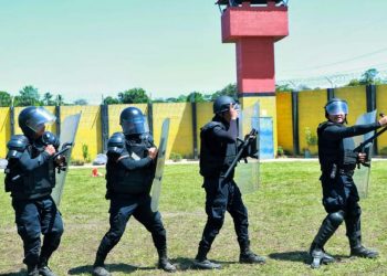 Centros penales capacita a personal de seguridad para evitar motines
