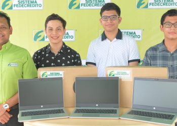 SISTEMA FEDECRÉDITO entrega computadoras a jóvenes salvadoreños que obtuvieron medallas en la Olimpiada Matemática Asia Pacífico