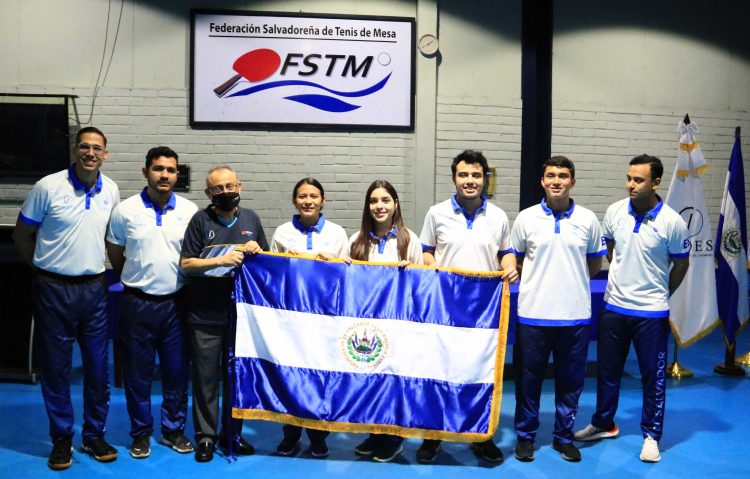 La delegación nacional de tenis de mesa, ya se encuentra en Guatemala, para competir desde este martes en el C.A Mayor. Foto/INDES