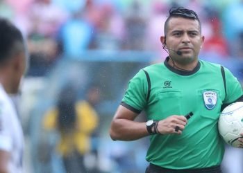 Elmer Bonilla, exárbitro: «Mostró mejor actitud y desempeño el que estaba de cuarto árbitro»