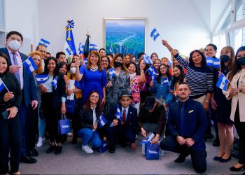 Pasaporte inmediato llega a consulados en Europa