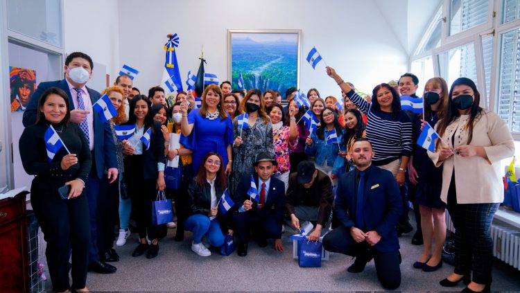 Mejoras. Son 18 representaciones consulares en el mundo las que cuentan con los equipos de entrega exprés.
