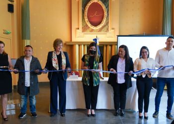 «En menos de media hora me dieron mi pasaporte»: Cancillería lleva a veinte sedes en el exterior la entrega inmediata