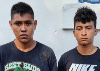 Capturan a dos pandilleros que vigilaban los movimientos de los agentes policiales en San Julián, Sonsonate
