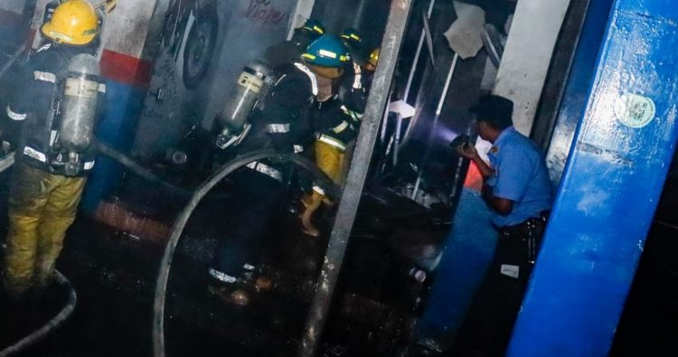 Foto / @BomberosSV