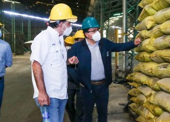 Defensoría realiza inspección en planta productora y almacenadora de fertilizantes y agroquímicos en Acajutla