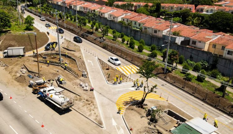 El nuevo acceso a la calle del Volcán conecta con el bulevar Monseñor Romero.