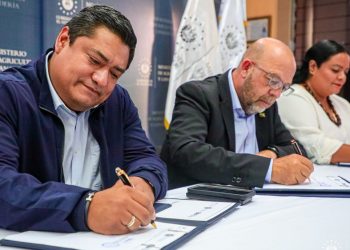 Autoridades firman convenio con la Universidad de Almería, de España, para ampliar oferta académica de la Escuela Nacional de Agricultura