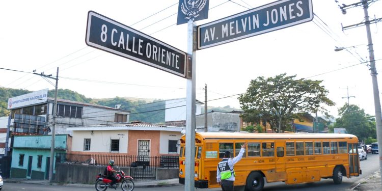 Más de 2,000 semáforos inteligentes serán instalados en El Salvador