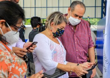 Ministros de Educación de otros países participan en entrega de tablets en La Libertad