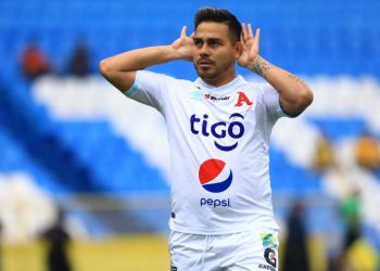 «¡La 17 ya venía con el mejor regalo!»: Fito Zelaya anuncia que será padre de nuevo