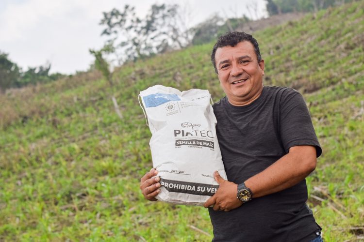 El MAG entrega paquetes con más insumos a los agricultores, y acompaña el esfuerzo con capacitaciones técnicas.