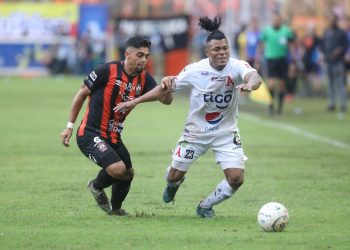 Jairo Henríquez, volante de Águila: «Seguir en Águila sería una buena opción»