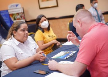 Firma estadounidense Global Employment Services contratará a 120 salvadoreños