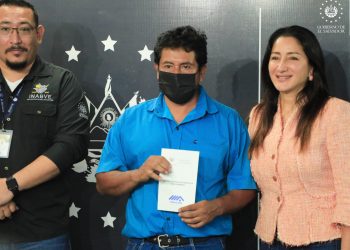 Ministerio de Vivienda entrega contribución a veteranos y excombatientes del conflicto armado para la construcción de sus hogares