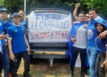 Aficionados de Carolina del Norte mostraron su desacuerdo con el trabajo del comité ejecutivo de la Fesfut