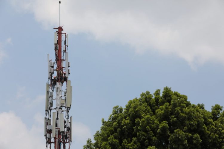 Siget informó que todos los operadores están desplegando más infraestructura en nuevas zonas para ampliar la conectividad y llegar a más usuarios.  Foto / Mauricio Castro.