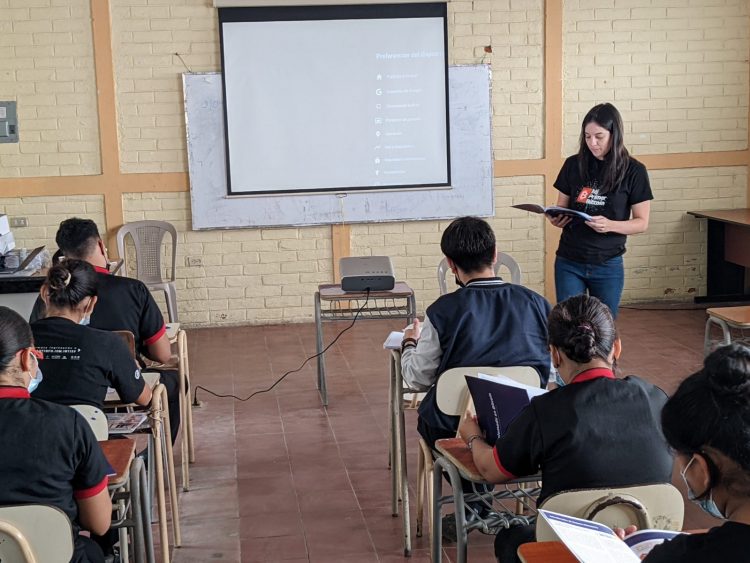 Durante 10 sábados, los estudiantes del centro escolar de San Marcos recibirán un curso sobre criptomonedas.