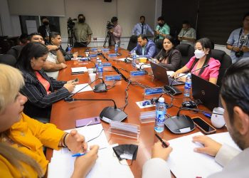Comisión recibe convenios a favor de trabajadores