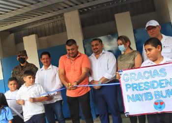 Alcaldía de Chalatenango beneficiará a 200 estudiantes del Centro Escolar «Santa Fe» con baños sanitarios