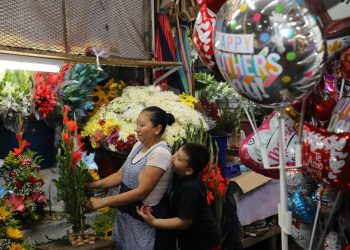 Pasteles y flores, los productos que más regalan a las madres