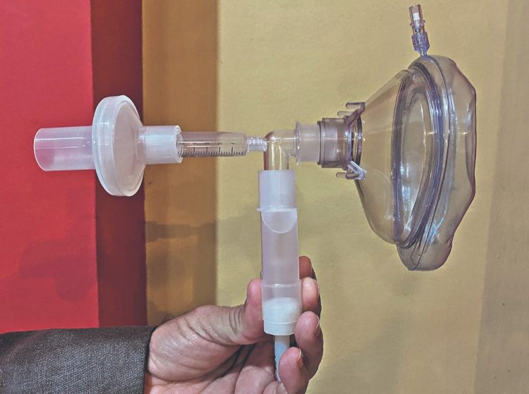 Reconocimiento. González y otros médicos que estuvieron luchando en el ISSS recibieron un
reconocimiento del Club Rotario San Miguel, Ciudad Jardín.