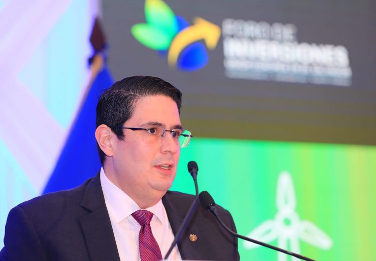 El compromiso
del Gobierno de
El Salvador, a
través de la CEL,
es transformar la
matriz energética,
y hacerla cada
vez más verde,
sostenible y
sustentable.