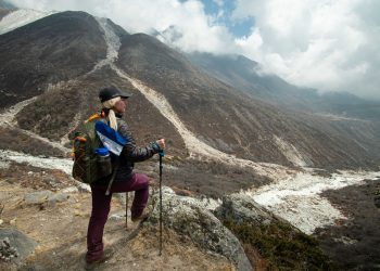Alfa Karina Arrué inicia el ataque a la cumbre del Monte Everest