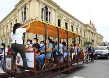 El Centro Histórico de San Salvador se vistió de fiesta y color