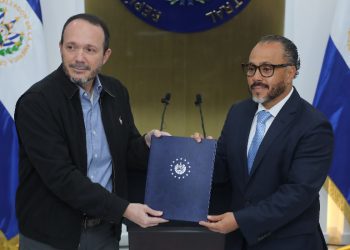 Asamblea dignifica a miembros de la PNC que cumplen los requisitos para retirarse