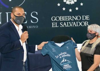 Yamil Bukele, presidente del Indes: «Para un montañista escalar el Everest es como ganar oro en un campeonato del mundo»