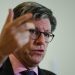 Vivanco se inmiscuye en política y pide sanciones